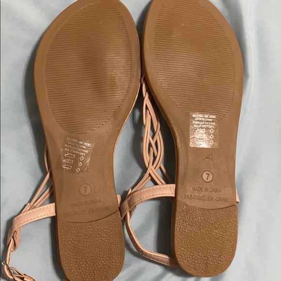 💜4/$30 - NWOT pale pink flat sandals - Picture 2 of 2